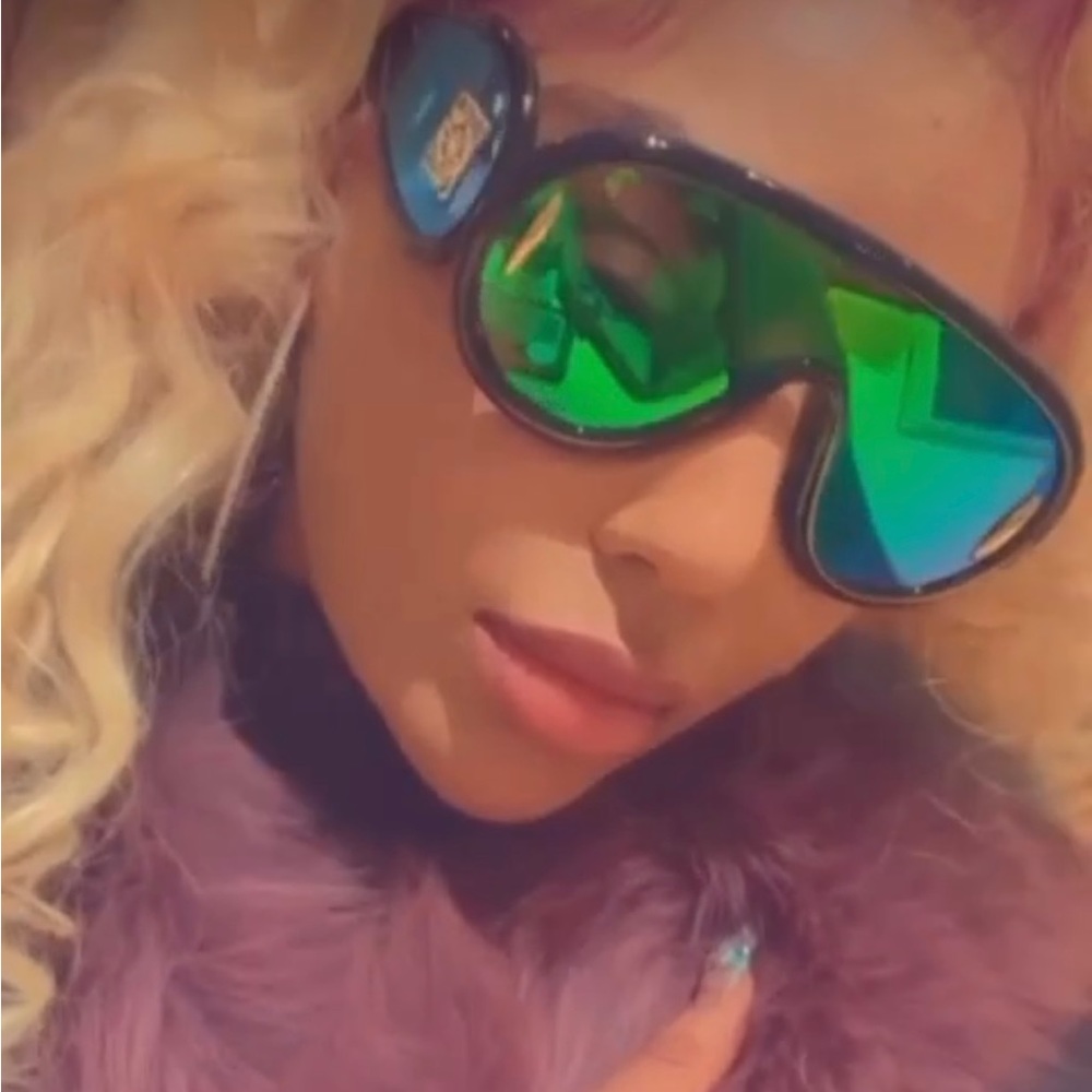 Loewe Black and Green Sunglasses - Picture 2 of 7